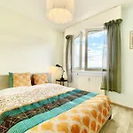 شقة Family Getaway In With Balcony *