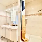 Family Getaway In With Balcony Apartament