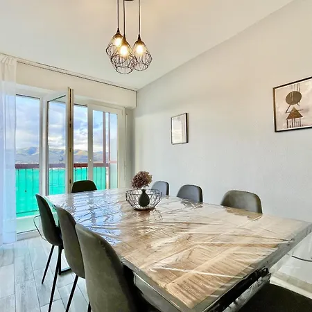 Family Getaway In With Balcony Apartment