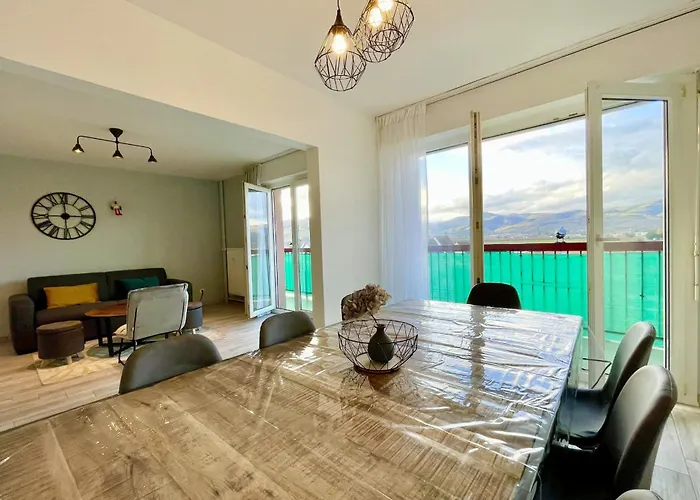 Apartamento Family Getaway In With Balcony *