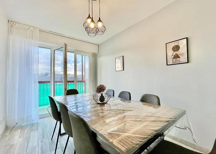 Family Getaway In With Balcony Appartamento