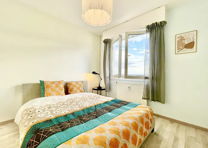 Apartamento Family Getaway In With Balcony *